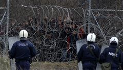 Turecko opět viní řeckou policii ze zabití migranta na hranici, Atény zprávu důrazně odmítly