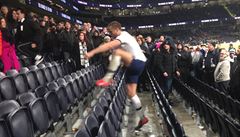 Eric Dier si jde pro fanouka, který údajn uráel jeho bratra.