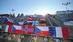 Do akreditaního centra Vysoina arény mohu lidé nosit vlajky a transparenty....