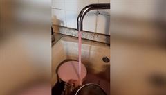VIDEO: V Itlii kvli chyb ve vinaskm zvodu teklo lidem z kohoutk umiv vno
