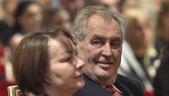 Zeman pojede do Moskvy na kvtnovou vojenskou pehldku, pokud ji organiztoi nezru