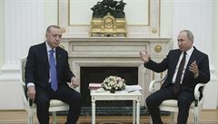 Putin, Erdogan a za nimi socha Rus porejcch Turky. Rusk prezident si pipravil pro nvtvu pekvapen