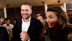 Lídr OLaNO Igor Matovič a jeho manželka Pavlína přicházejí do volebního štábu... | na serveru Lidovky.cz | aktuální zprávy