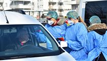 Opaten kvli koronaviru u vstupu do arelu nemocnice Uhersk Hradit.