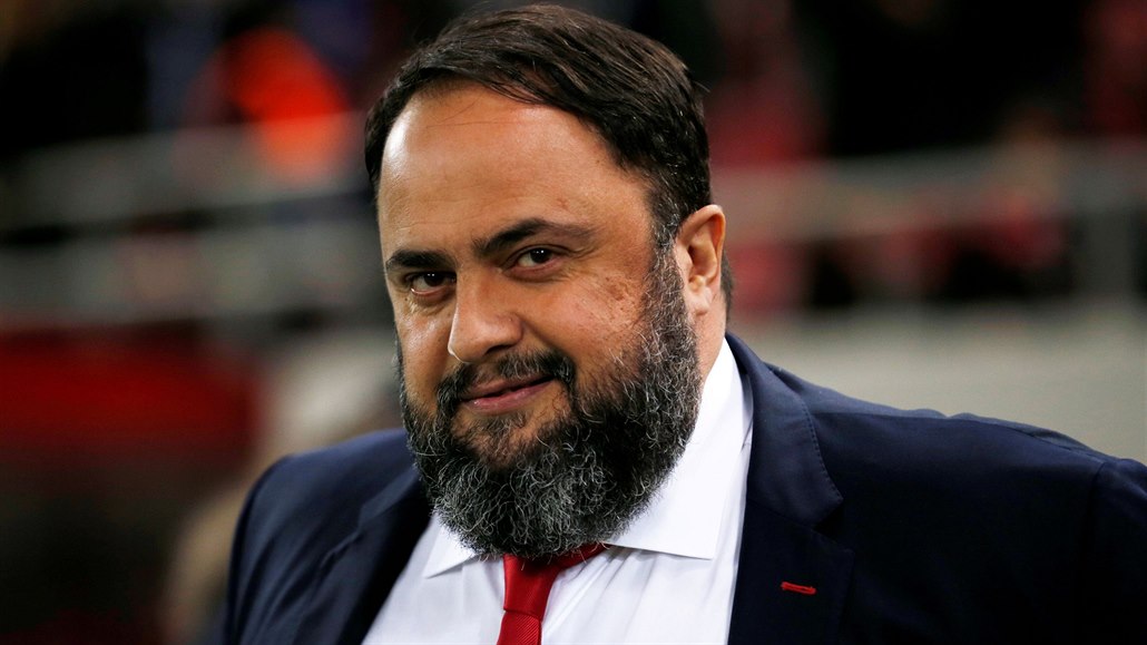 Majitel Olympiakosu Evangelos Marinakis je nakaený Covid-19. Kvli jeho...