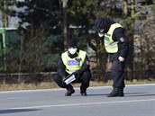 Policisté kontrolovali vozidla projídjící pes kontrolní bod u sjezdu na 253....