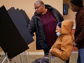 Lidé v Ohiu se jet vera registrovali, aby mohli hlasovat v primárkách. Na ty...