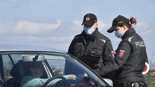Policejní kontrola na hraniním pechodu eska se Slovenskem.