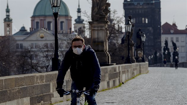 Vláda od 16. b�ezna vyhlásila karanténu nad celým �eskem. Lidé by m�li omezit...