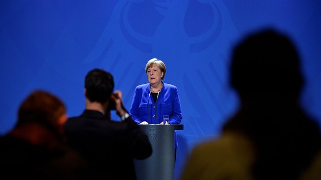 Německá kancléřka Angela Merkelová mluvila na tiskové konferenci mluvila o...