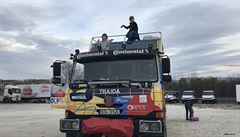 Tatra kolem sv�ta 2. Na dvo�e sp�áteleného dealera Iveco v bulharském Plovdivu...