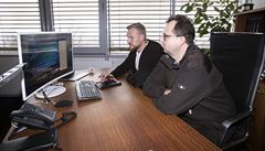 Pedseda FAR Marek Malík (vpravo) pi skypu s dalími pedstaviteli evropského...