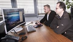 Pedseda FAR Marek Malík (vpravo) pi skypu s dalími pedstaviteli evropského...