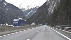 Dálnice nedaleko rakouského Innsbrucku směrem do Itálie je prázdná. | na serveru Lidovky.cz | aktuální zprávy