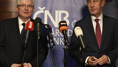 Premiér Andrej Babi� a guvernér �eské národní banky (�NB) Ji�í Rusnok...