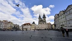 Nezvykle prázdné Staroměstské náměstí v centru Prahy na snímku z 13. března... | na serveru Lidovky.cz | aktuální zprávy