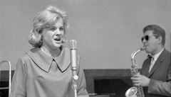 Ve v�ku 80 let zem�ela zp�va�ka Eva Pilarová (na snímku z 16. �ervence 1963).