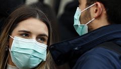 Studie: Epidemii covidu-19 v Britnii nespustil pacient nula. Infikovan pili z jinch evropskch zem