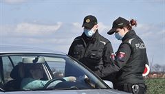 Slovensk policie zintenzivnila kontroly koronavirovch omezen. Prioritou je tak dohled na hranicch