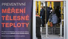 Jaderná elektrárna Dukovany preventivn� m��í teplotu svým zam�stnanc�m.