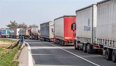 Na trase mezi Hradcem Králové a Náchodem je situace nejhor�í mezi Jarom��í a...