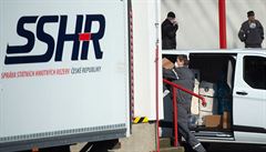 �ást zásilky putovala na Moravu vrtulníkem, zbytek rozvezly dodávkové vozy.