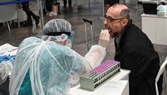 Odebírání vzorku koronaviru na letišti Sheremetyevo v Moskvě. | na serveru Lidovky.cz | aktuální zprávy