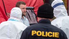 Policisté, hasi�i a celníci zastavovali na hrani�ním p�echodu na Rozvadov�...