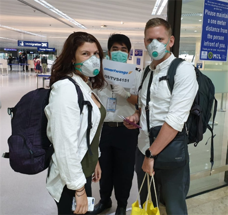 �e�i se vrátili do zem�.