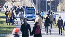 Policejn� hl�dka ve Frankfurtu nad Mohanem.