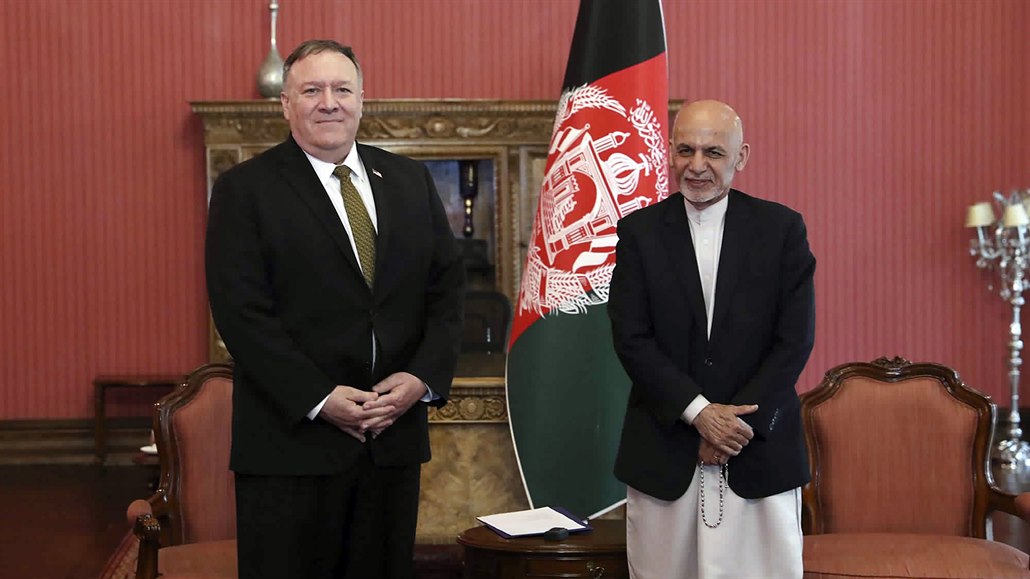 Americký ministr zahranií Mike Pompeo a afghánský prezident Araf Ghaní v...