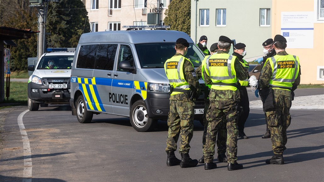 V lokalit Nové Zámky nedaleko Litovle vybudovala vojenská policie mobilní...