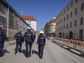 Nmecká policie hlídkuje v ulicích Mnichova.