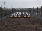 Velká Británie. Zaparkované vlaky ve mst Gateshead, které leí u eky Tyne....