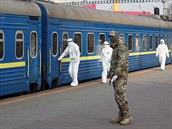 Vlak, který pivezl do Kyjeva evakuované obany z Ruska.