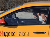 Nkteí taxikái v Moskv se také z preventivních dvod chrání ped hrozbou...