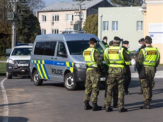 V lokalit Nov Zmky nedaleko Litovle vybudovala vojensk policie mobiln...