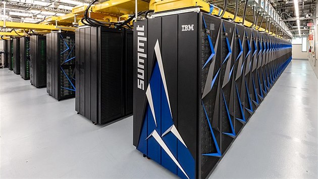 Nejvýkonnější superpočítač na světě - Summit.