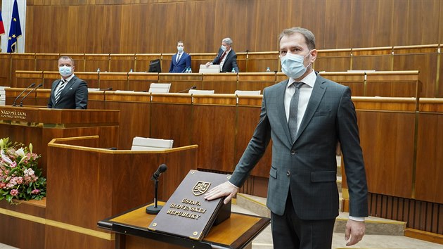 Slovenský premiér Igor Matovi pi skládání poslaneckého slibu.