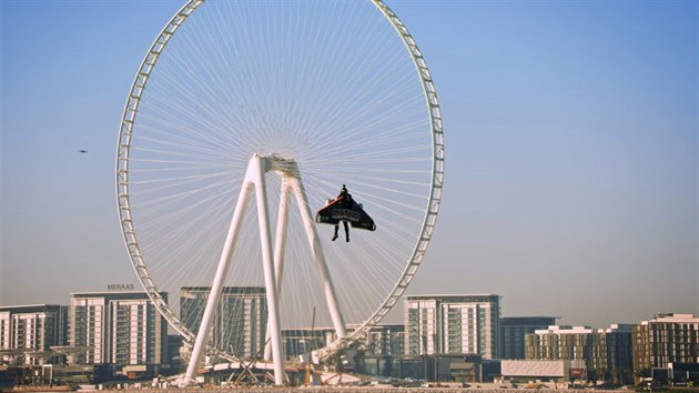 Jako Iron Man. Tým Jetman Dubai dosáhl svtového prvenství v létání.