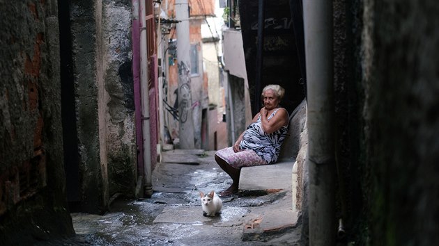 Maria das Neves, 76, ije ve slumu Msto boh.