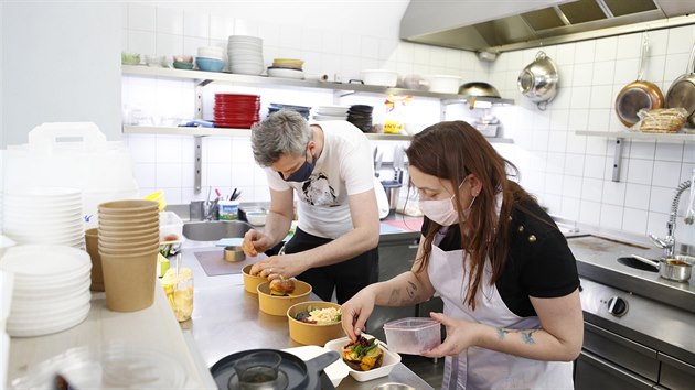 Restaurace bhem koronavirové pandemie
