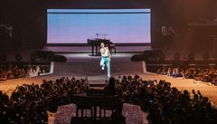 �Za�ínáme od nuly, písni�ky sice umíme, ale show stavíme na zelené louce.�