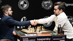 Vachier-Lagrave a N�pomja��ij po své partii.