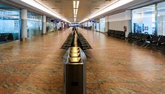 Chodbami terminál bhem bného provozu projde a 17 milion cestujících. Nyní...