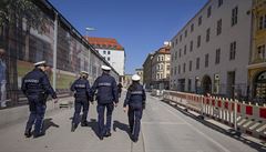Německá policie hlídkuje v ulicích Mnichova.