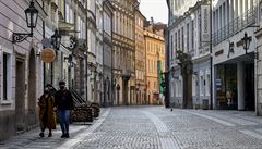 Liduprázdná Celetná ulice v centru Prahy na snímku z 23. března 2020. Ulice...