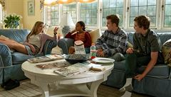 Seriál Ohníky vude kolem (2020). Tvrce Liz Tigelaarová.