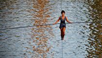 Tatiana Mosio-Bongonga krela nad Vltavou po 350 metr dlouhm lan