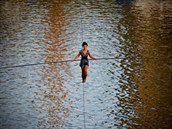 Tatiana Mosio-Bongonga kráela nad Vltavou po 350 metr dlouhém lan